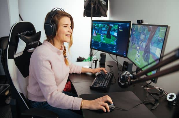 The Rise of Female Gamers: Esports' Underappreciated Fans| Teknos